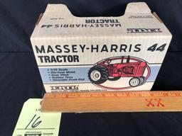 Ertl Massey-Harris 44 1/16 scale