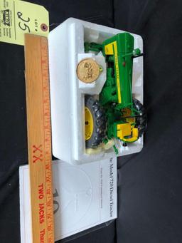 Ertl precision Classics John Deere 720 diesel 1/16 scale