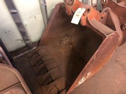 35 inch backhoe bucket