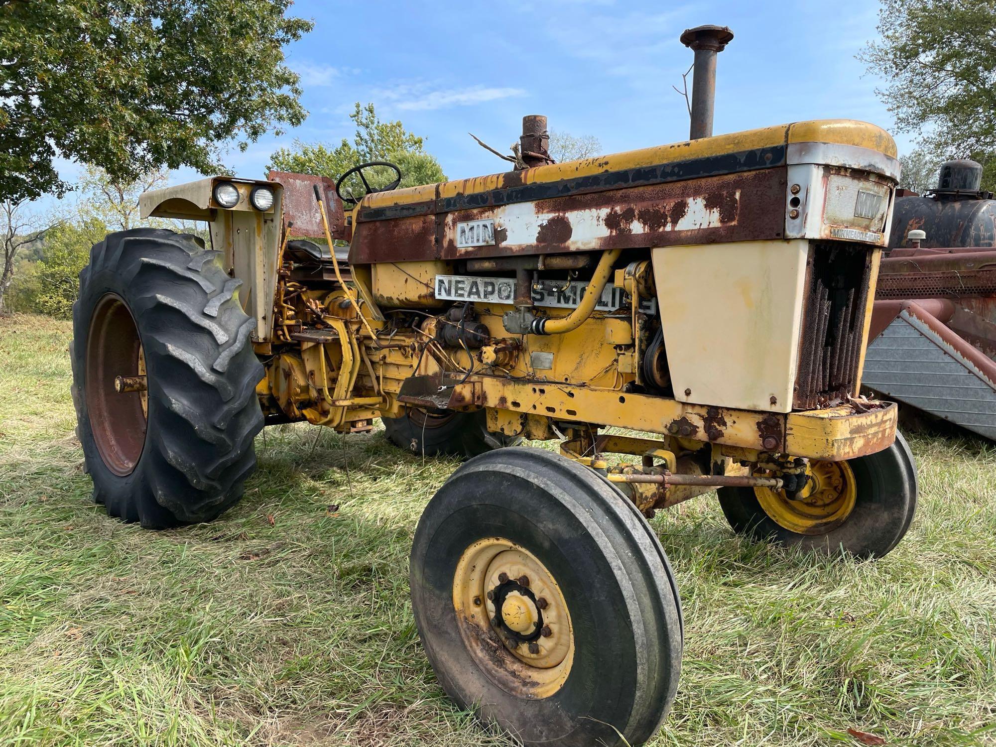 G 900 Minneapolis moline gas tractor