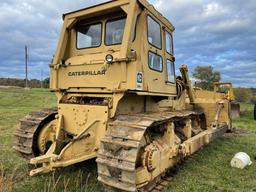 Caterpillar D8 bulldozer 1970s 80,000 pounds nice blade