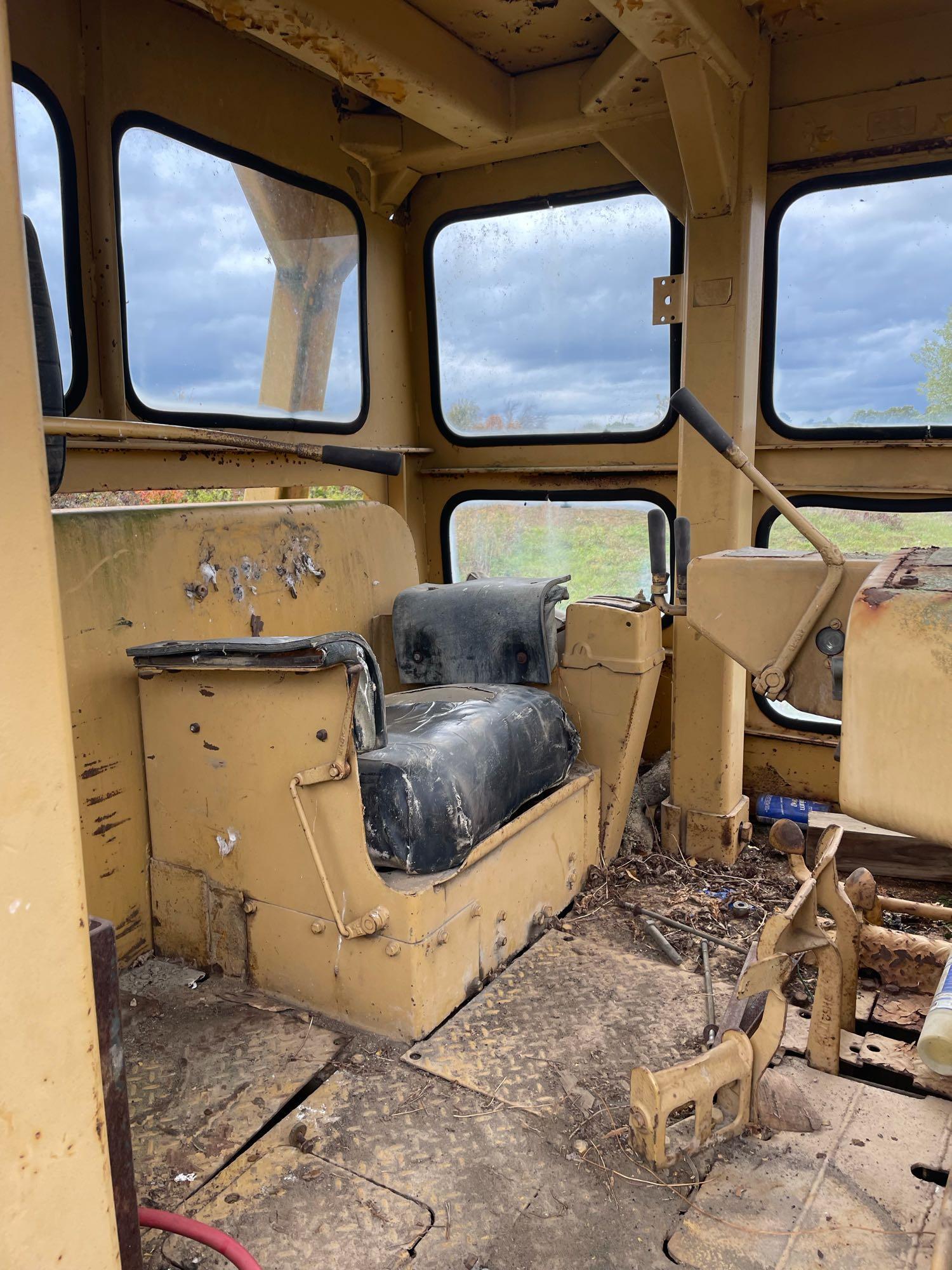 Caterpillar D8 bulldozer 1970s 80,000 pounds nice blade