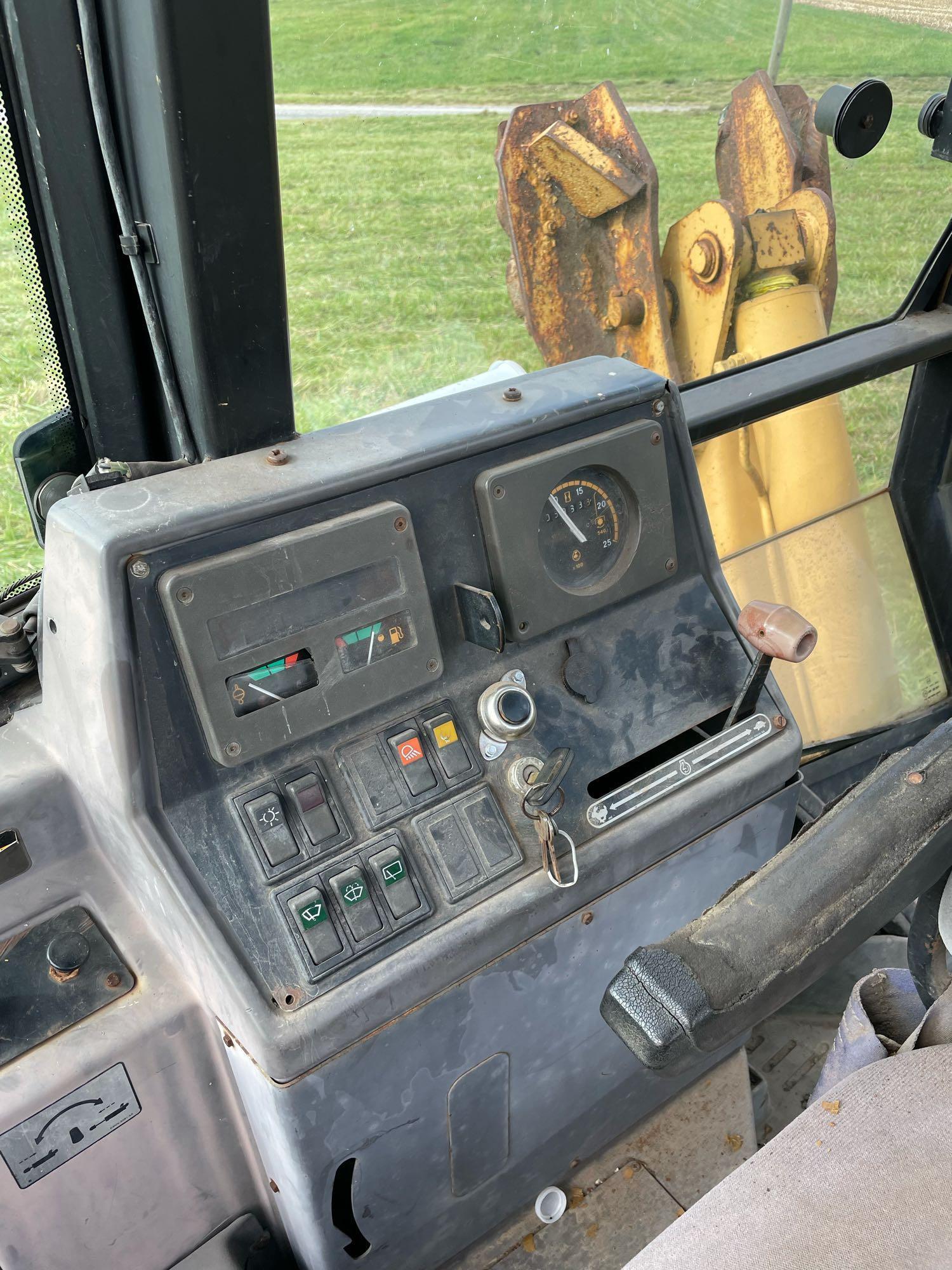 Ford 555C Backhoe loader w/ ext hoe nice cab