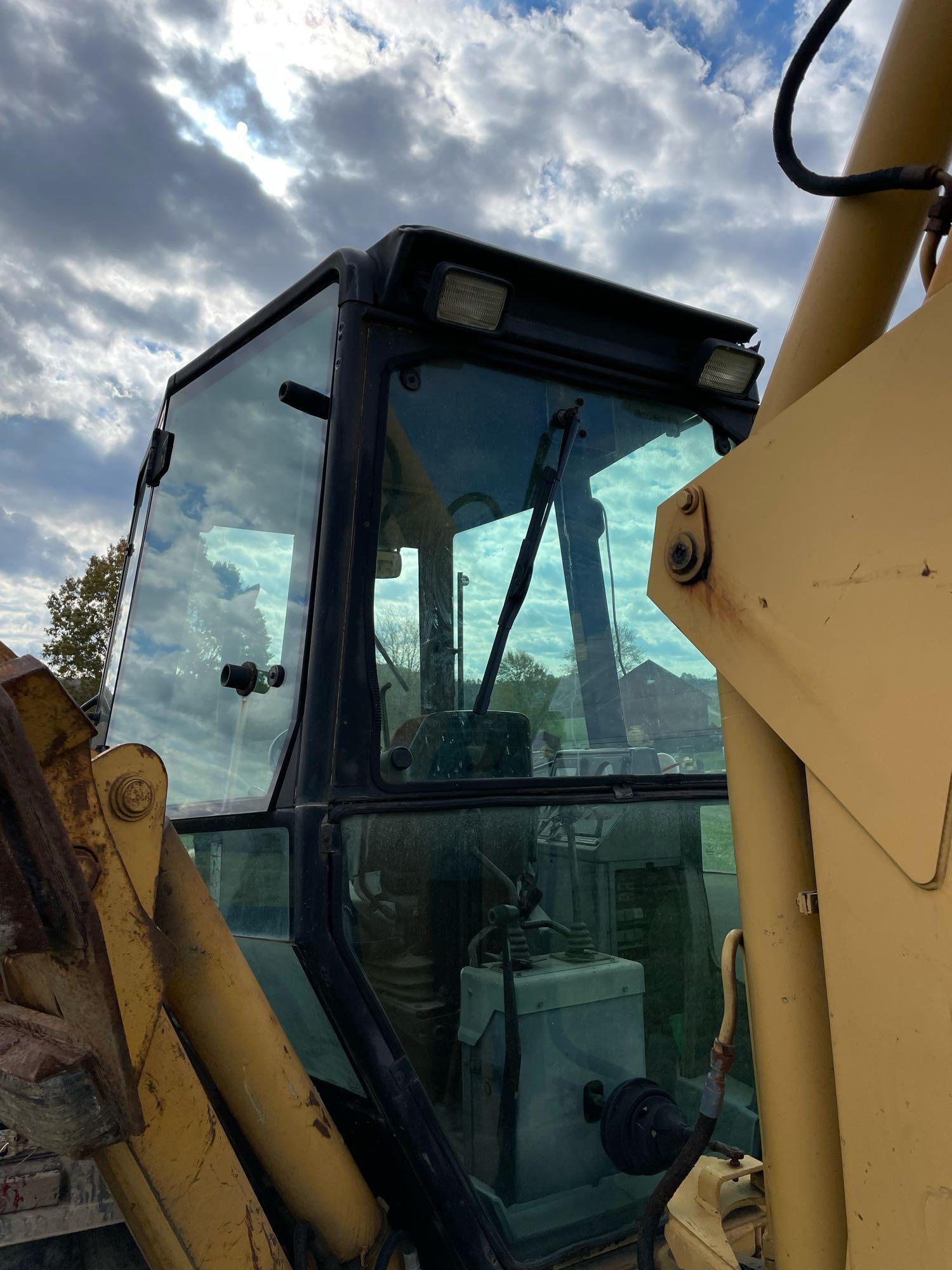 Ford 555C Backhoe loader w/ ext hoe nice cab