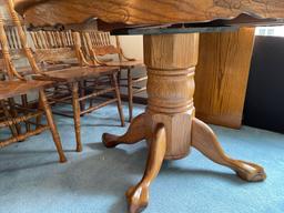 Oak Kitchen Table and (6) Chairs