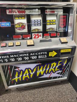 Haywire $1-$100 slot machine, does not turn on, no key