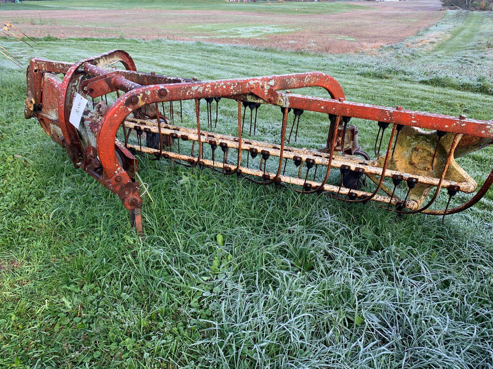 New Holland 57 3pt hay rake