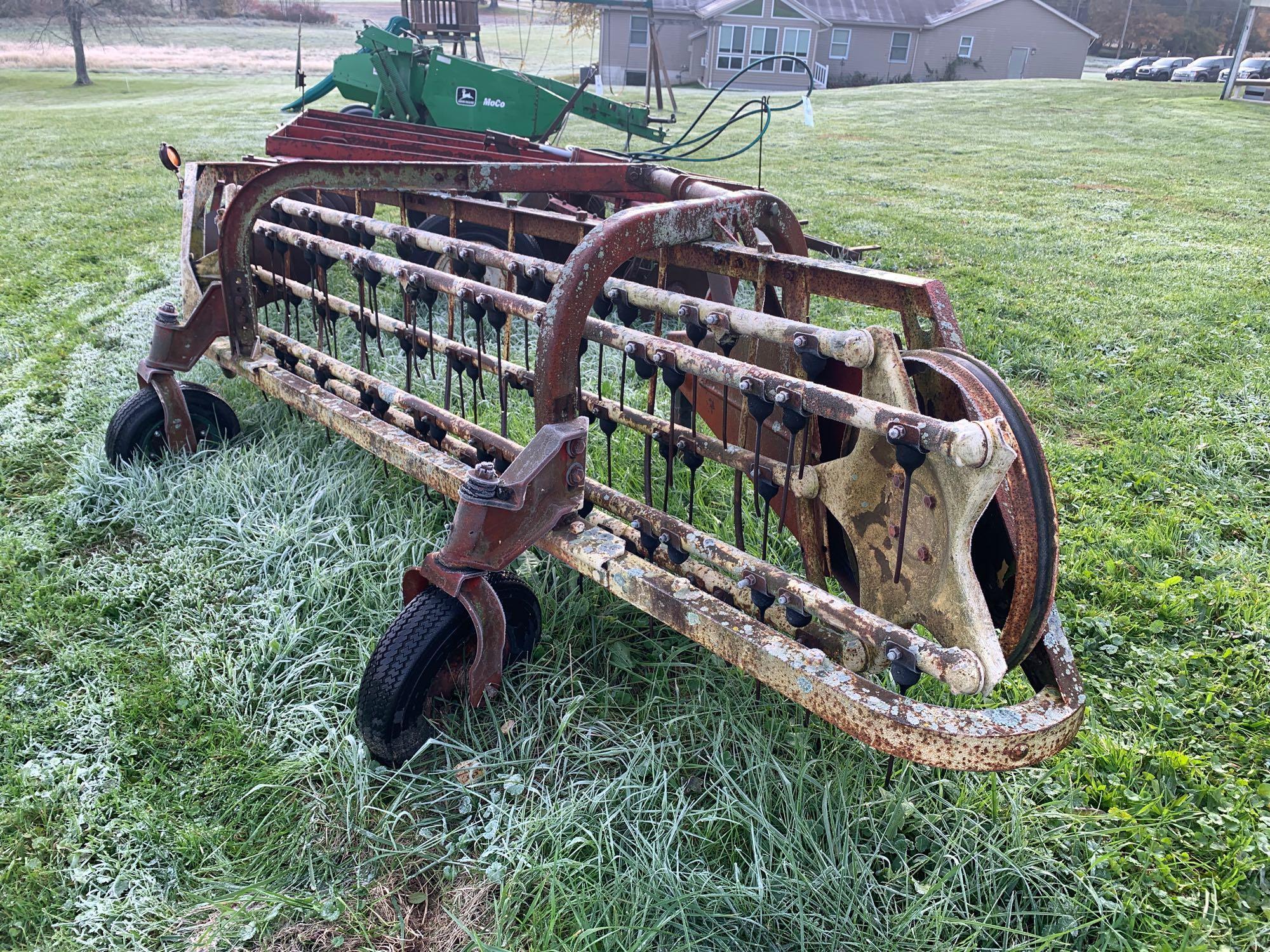 New Holland 57 3pt hay rake