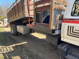 1995 Ford F800 with 20' flatbed