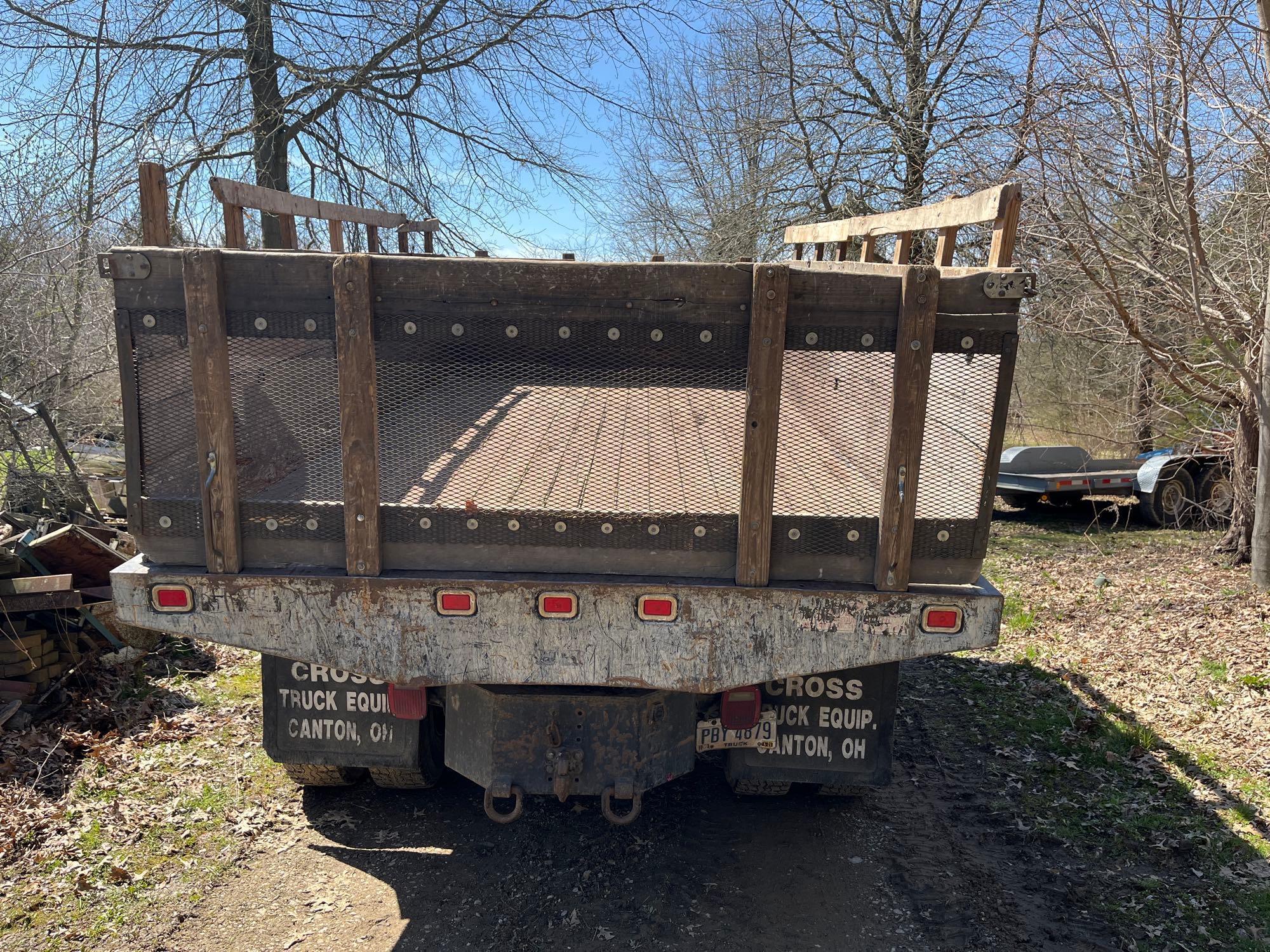 1995 Ford F800 with 20' flatbed