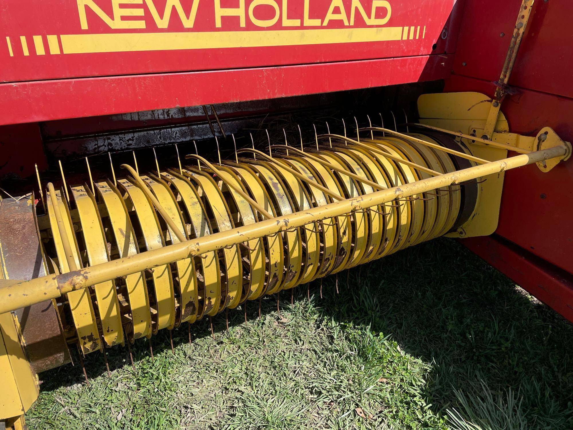 New Holland 565 small square baler, without belt thrower