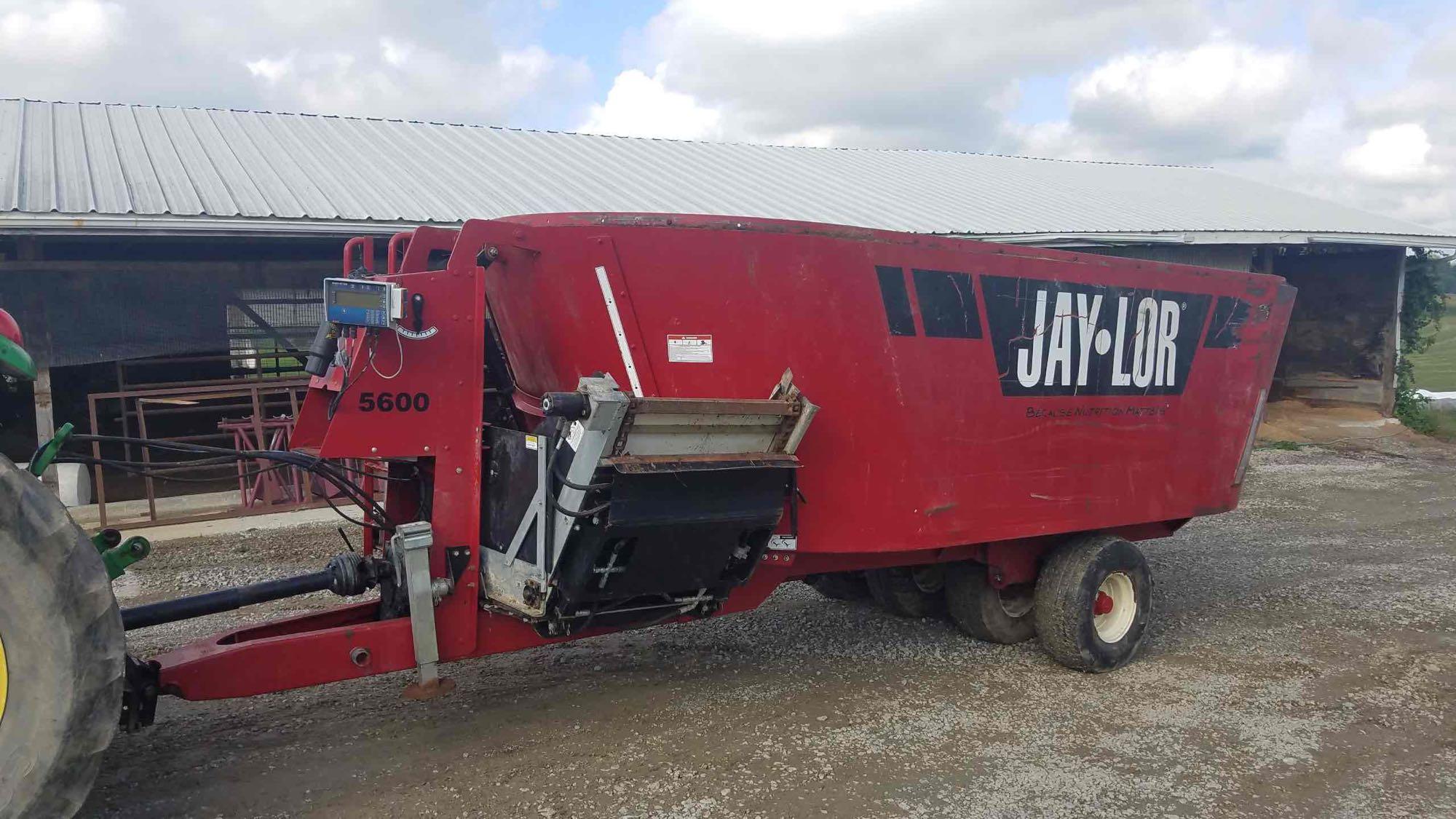 Jay-Lor 5600 vertical tmr mixer