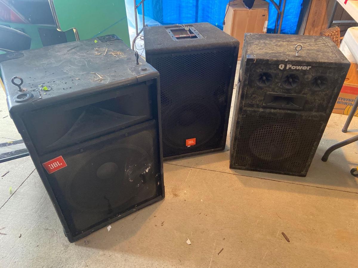 (3) Speakers JBL and Q Power