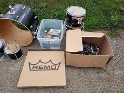 Gretsch Energy Drum Set - 2 Bases, 1 Floor Tom, 2 Small Toms, 7 Cymbals, 1 Snare Drum, 1 Seat, 2