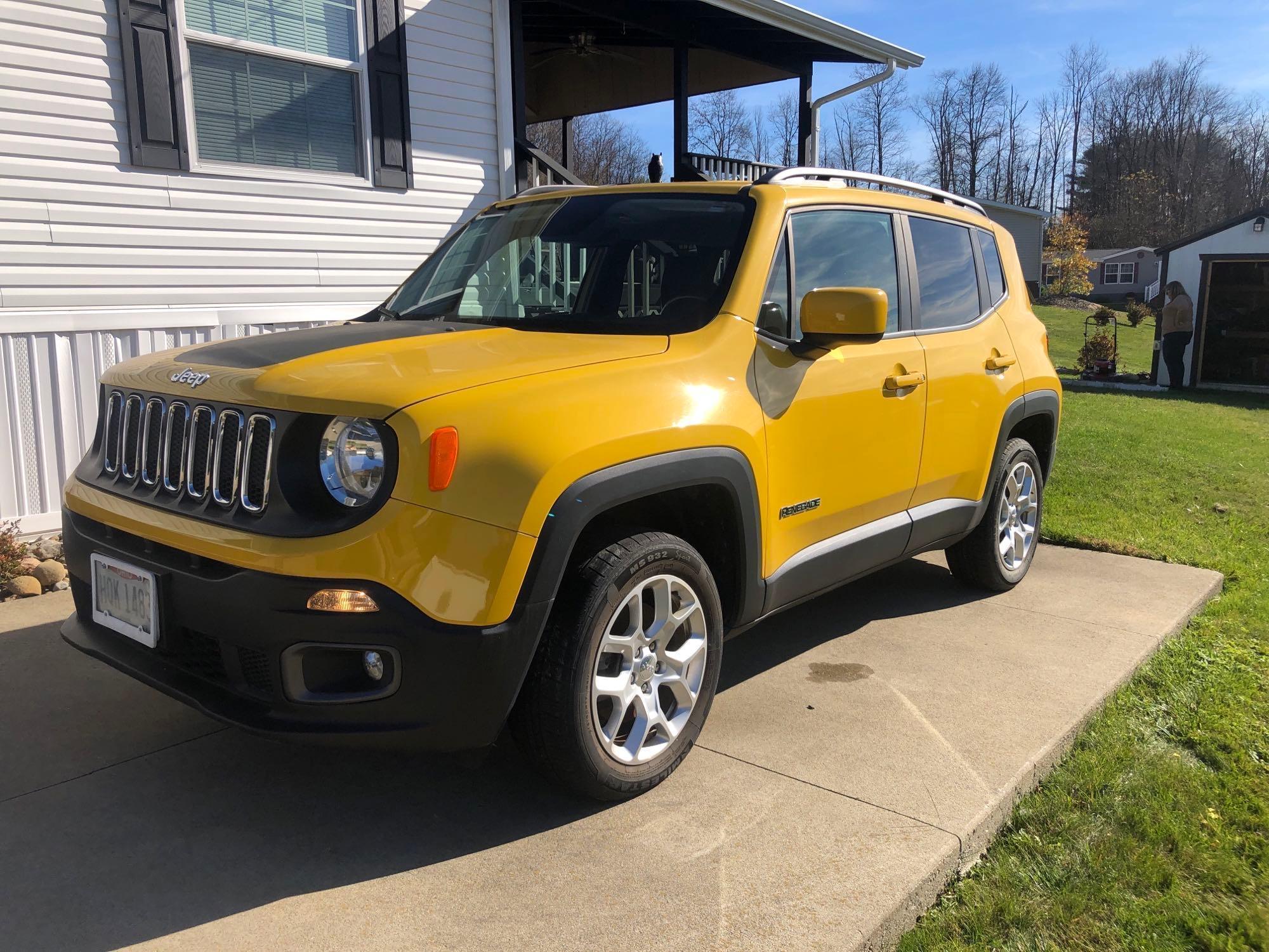 2017 Jeep Renegade. 33,155 miles. Runs. needs a new battery