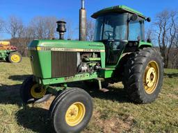 JD 4240 2WD 8 speed power shift