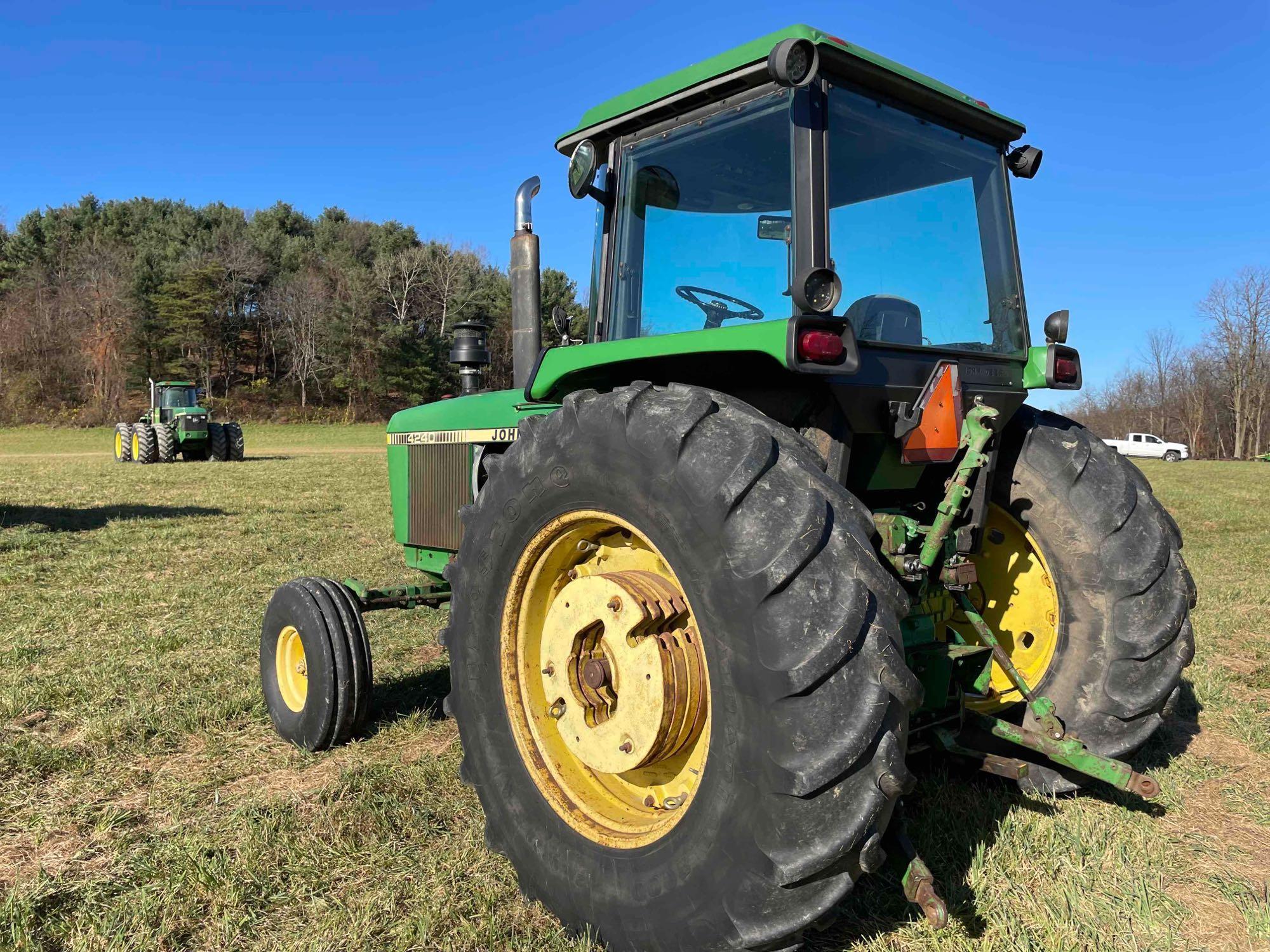 JD 4240 2WD 8 speed power shift