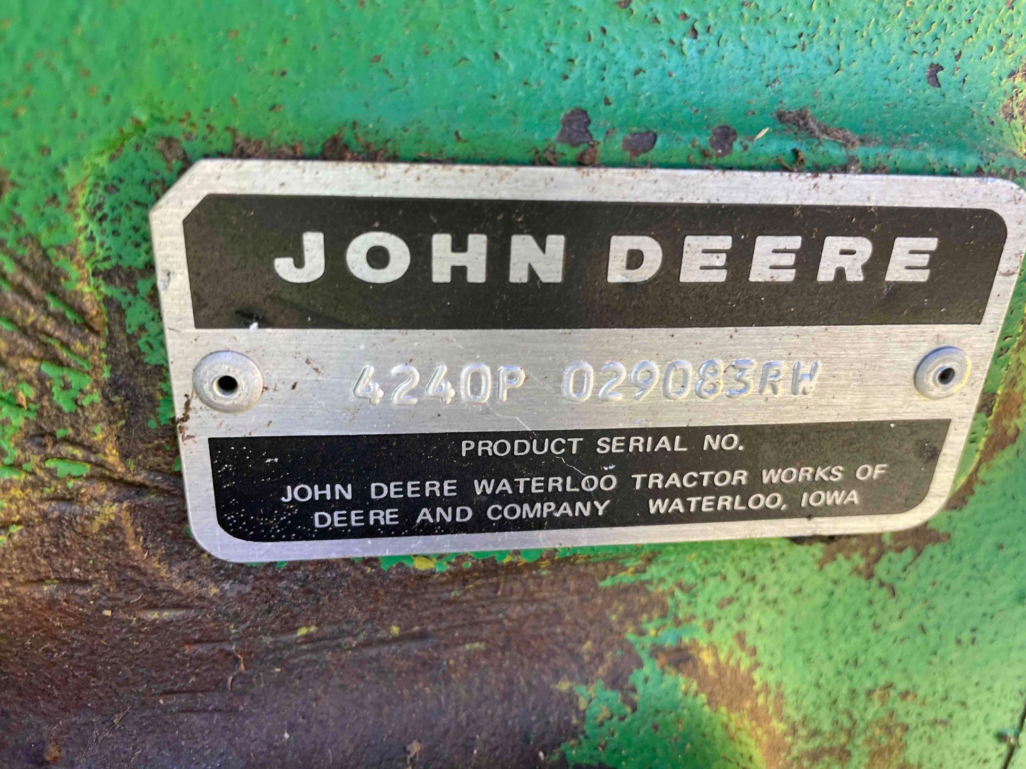 JD 4240 2WD 8 speed power shift