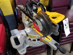 DeWalt 20v power miter saw with charger, works