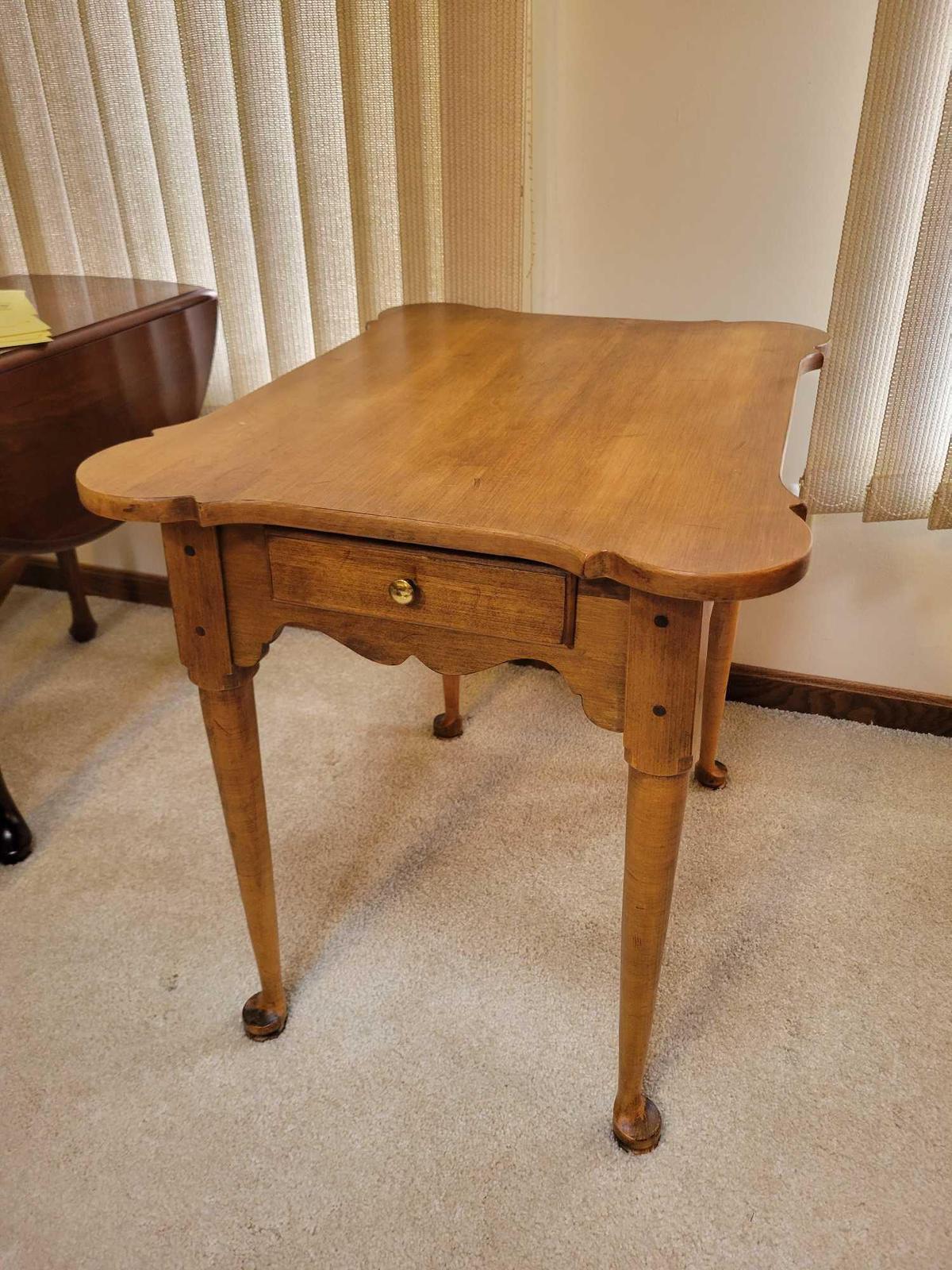 One drawer end table with queen ann feet