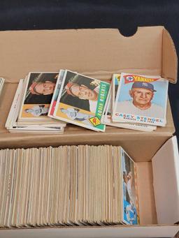 Topps Baseball Cards approximately 1960 - 500 1961 - 50 Fleer Greats 1961 -70