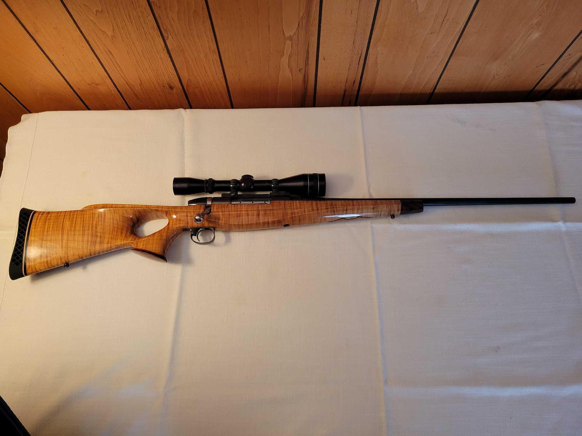 Weatherby mark 270 wby. mag. bolt action rifle with 3-9 leupold scope and hard case