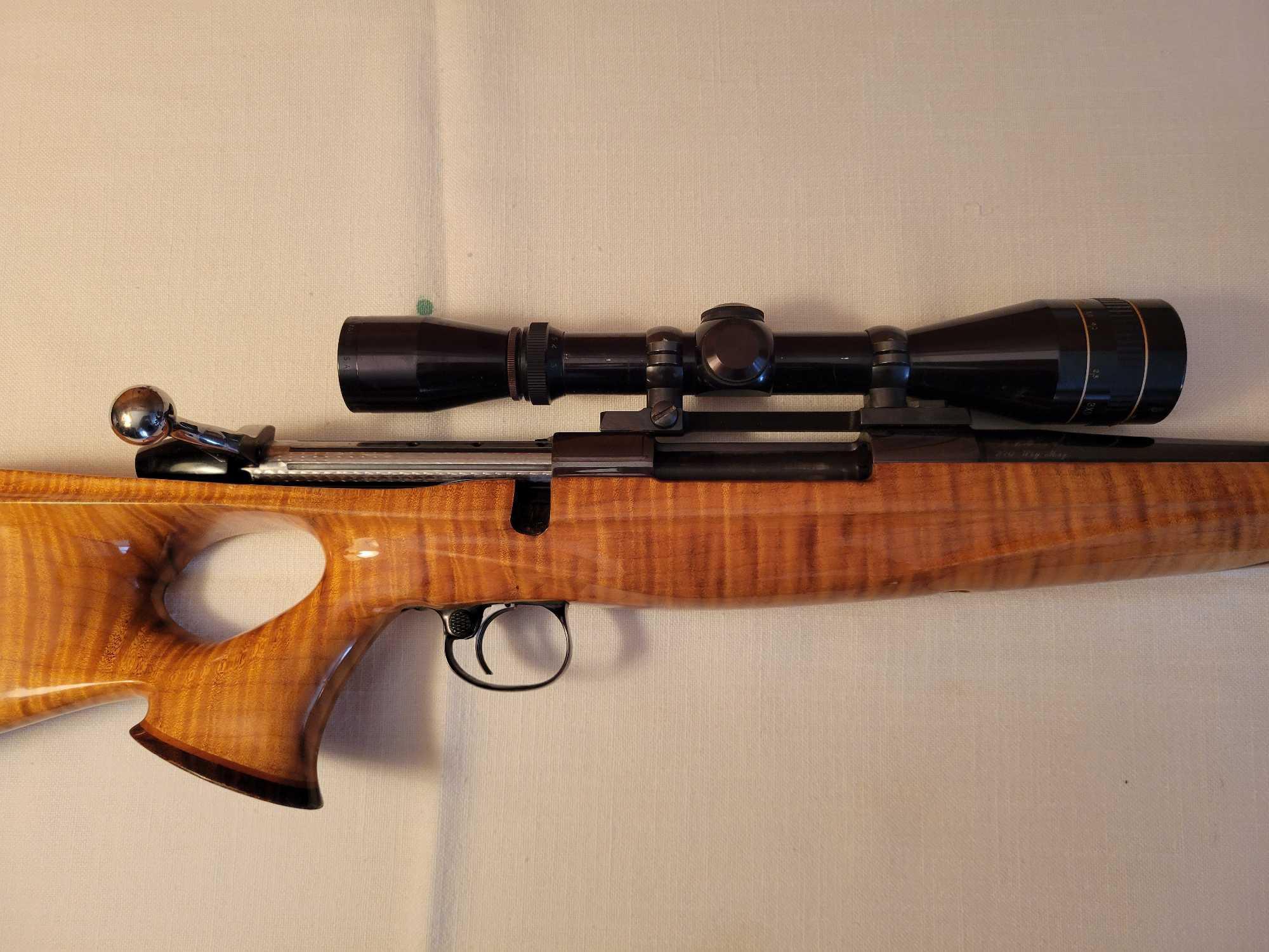 Weatherby mark 270 wby. mag. bolt action rifle with 3-9 leupold scope and hard case