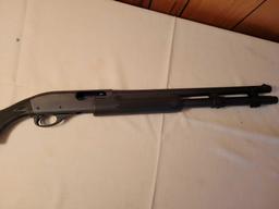 Remington 870 express magnum 12 ga. 2... or 3in pump action shotgun with hardcase