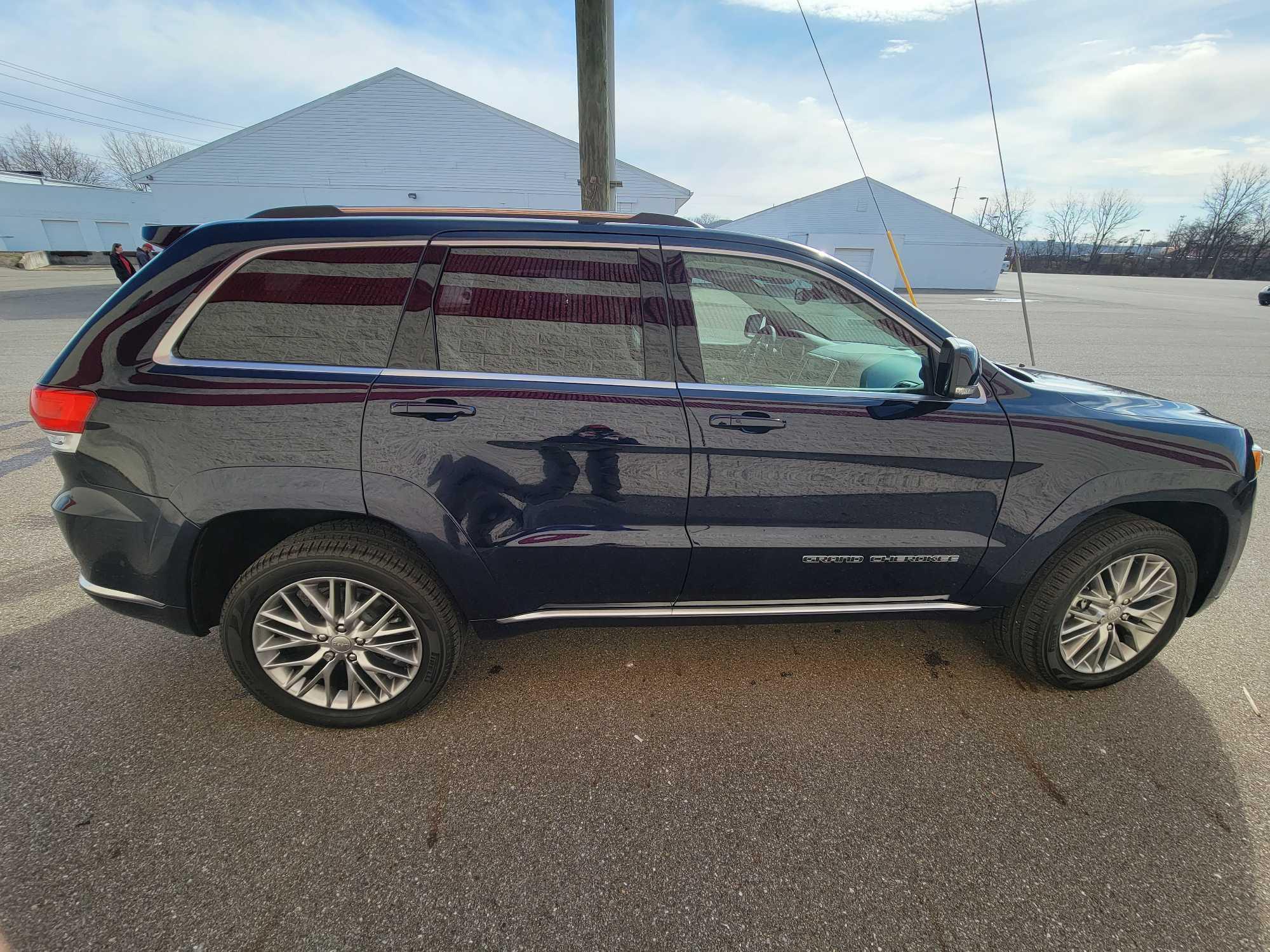 2017 Jeep Grand Cherokee Summit edition