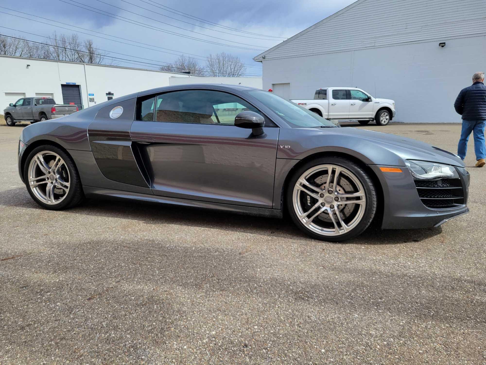 2010 Audi R8 2 door Quattro coupe