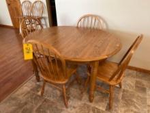 oak kitchen table w/ 4 chairs & 1 leaf