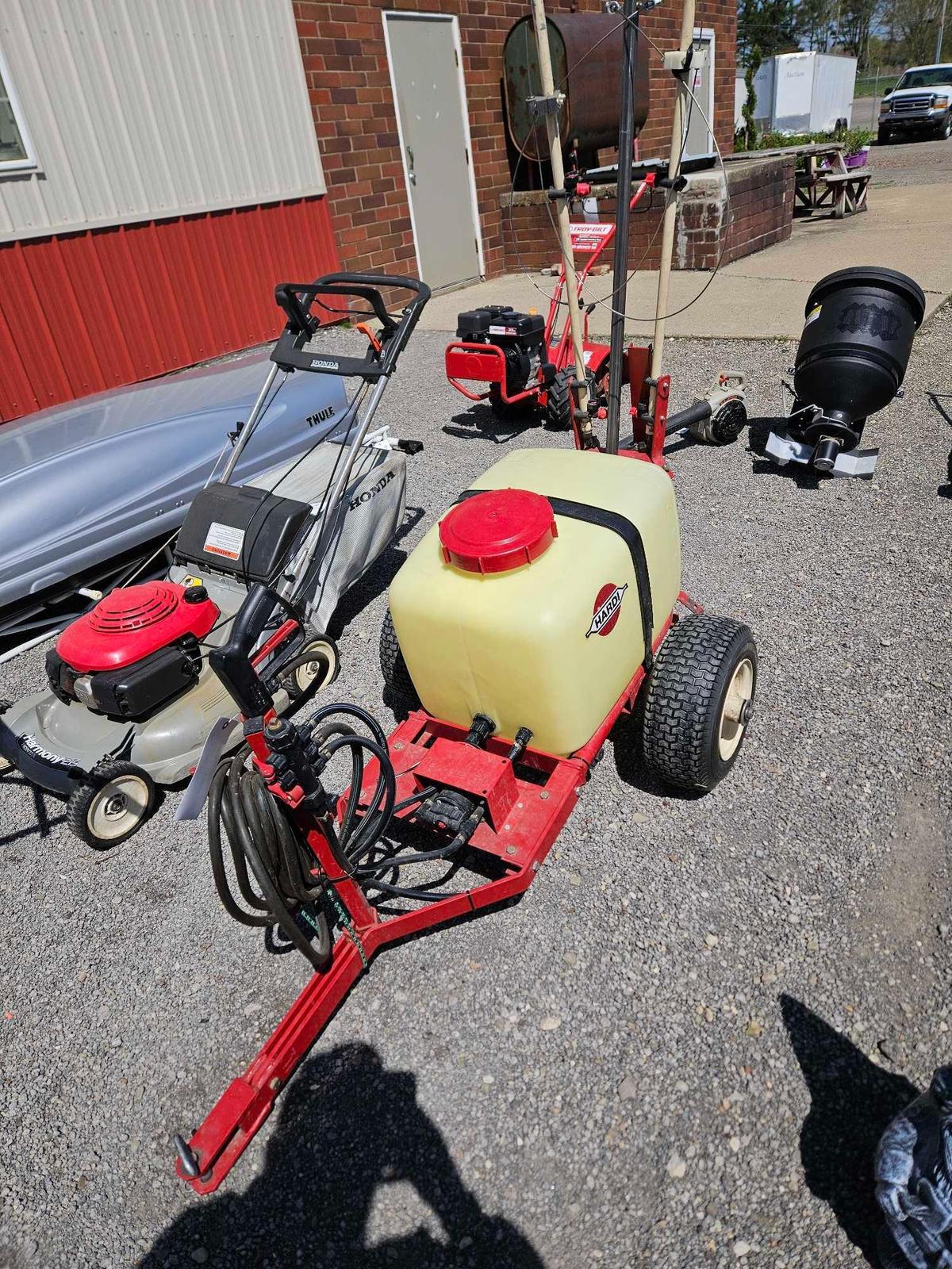 Hardi lawn sprayer with booms, 12v