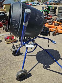 Kobalt ele concrete mixer. new