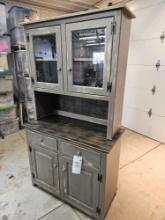 New 2pc hutch