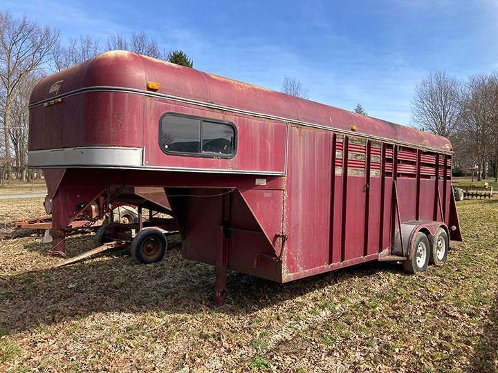 1996 Valley gooseneck 3 horse slant trailer