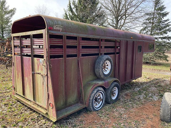 1996 Valley gooseneck 3 horse slant trailer