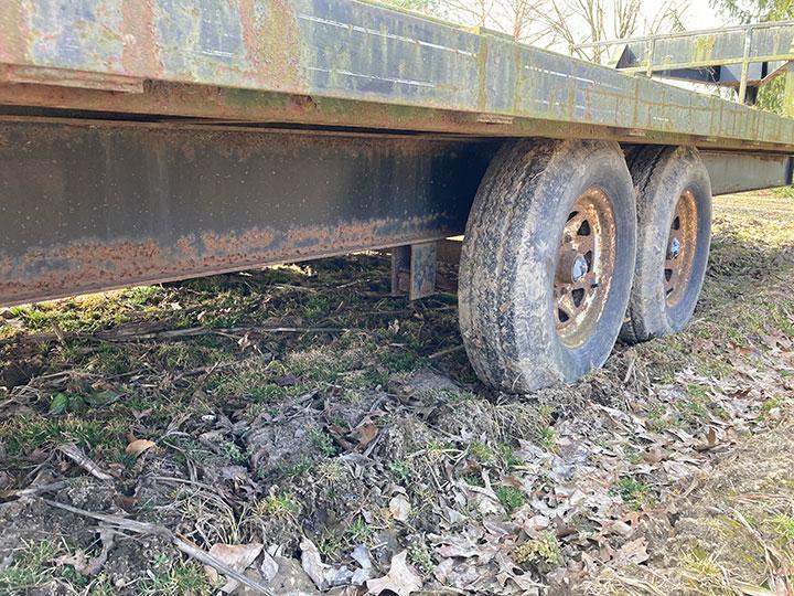 1991 D & K gooseneck trailer 8 ft X 24 ft