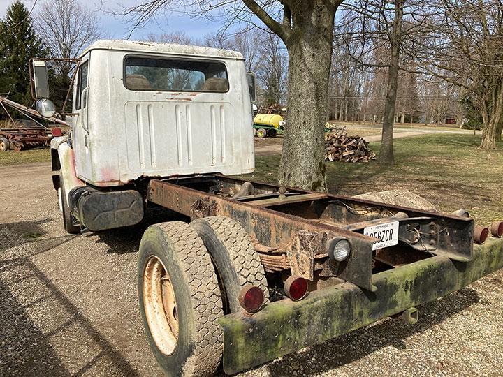 1985 International S1600 5 sp truck and chassis 6.9 diesel 137,000 miles