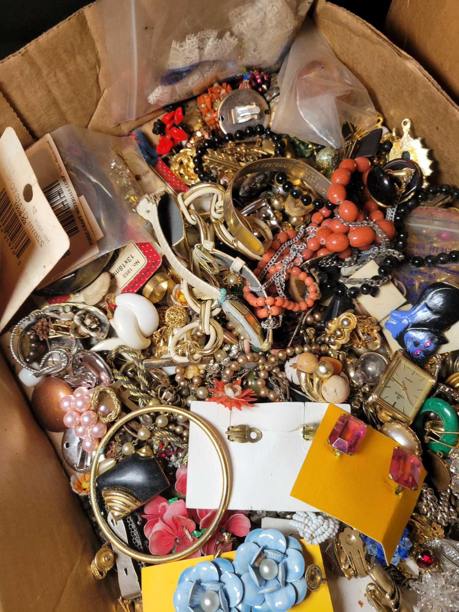 Large lot of miscellaneous costume earrings and loose jewelry