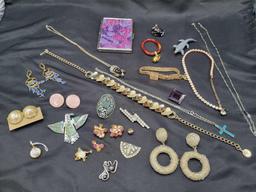 Lot of vintage costume jewelry, necklaces earrings and more