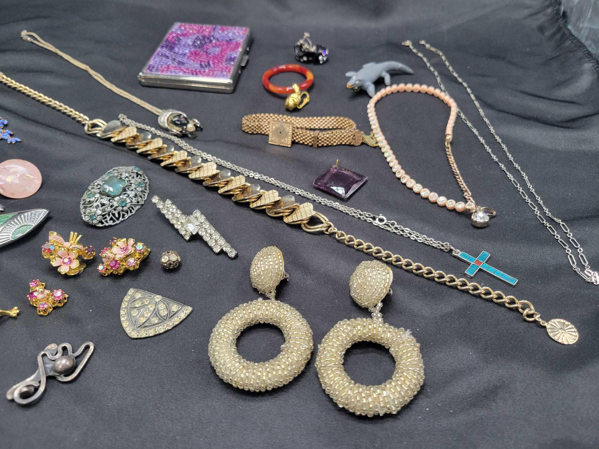 Lot of vintage costume jewelry, necklaces earrings and more