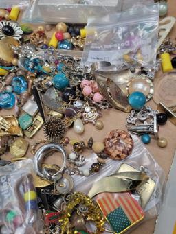 Miscellaneous lot of unmatched costume earrings, pieces and parts and crafting