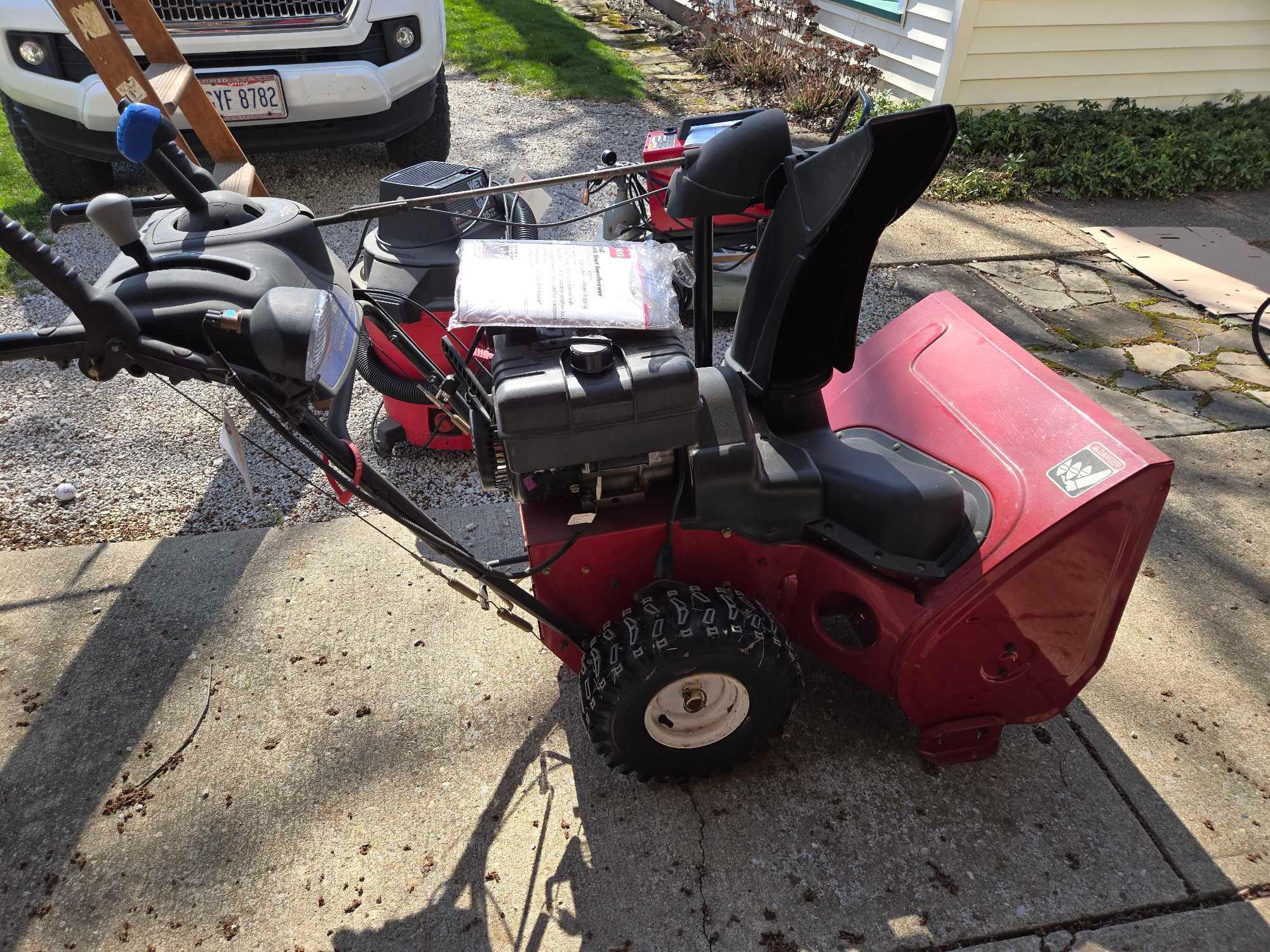 Toro 826LE Electric Start Snow Blower