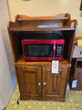 Microwave Stand & Hamilton Beach Microwave & Bakeware