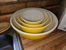 Set of 4 Pyrex Nesting Bowls