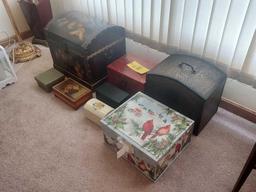 Assortment of Small Display Boxes & Miniature Trunks