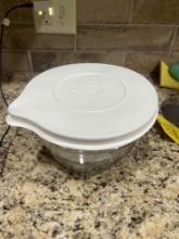 Pampered Chef 8 Cup Measuring Bowl