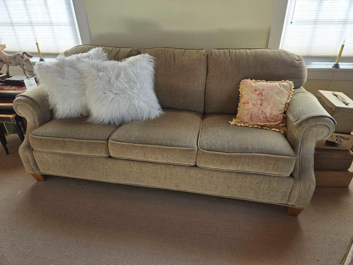 Flex steel 3 Cushion Upholstered Sofa w/ Throw Pillows