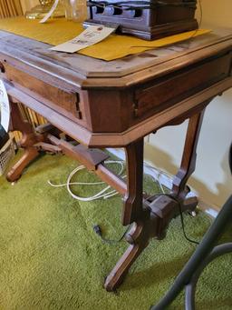 Earlyn victorian desk