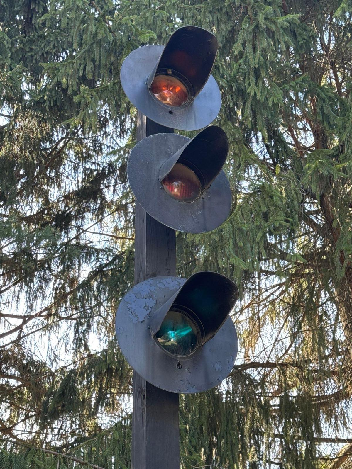 crossing lights traffic lights